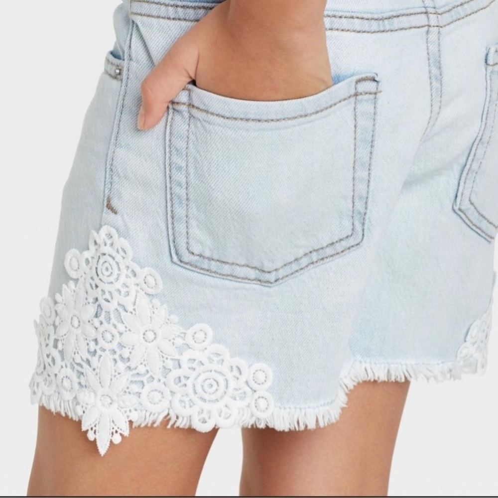 🆕💙Girl’s Side Lace Jean Shorts💙